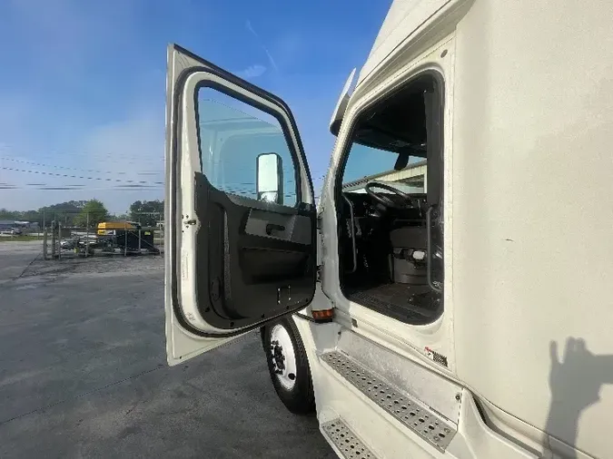 2018 Freightliner T12664ST