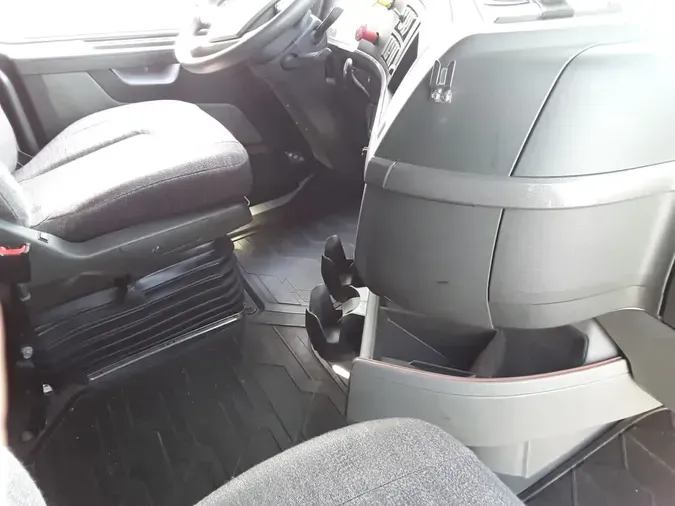 2020 VOLVO VNL64T-760