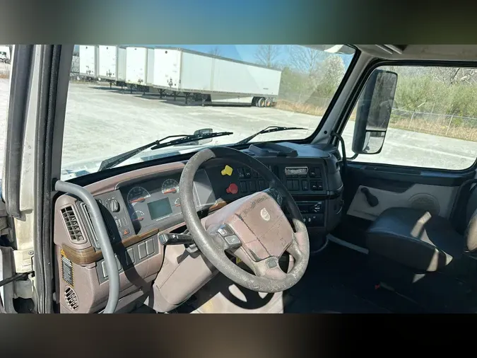 2015 Volvo VNL300