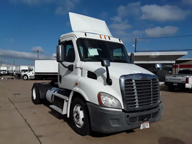 2015 FREIGHTLINER/MERCEDES CASCADIA 113