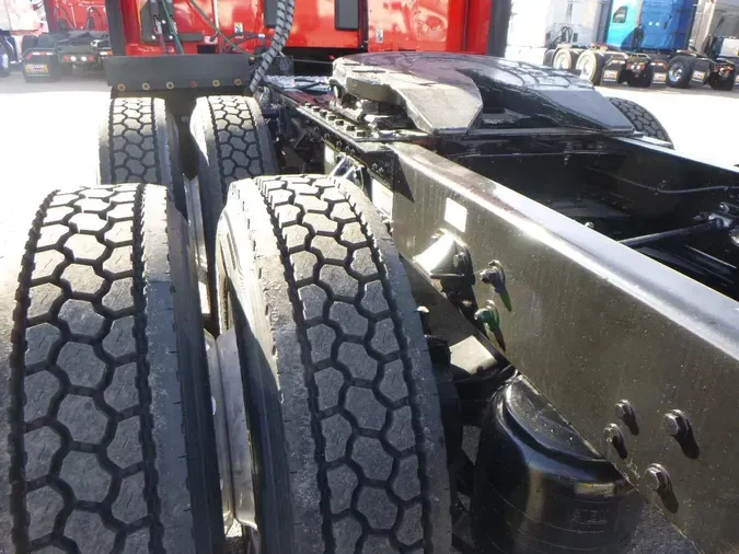 2021 Kenworth T68058b1330610facfe7a61fb0947bed7d84