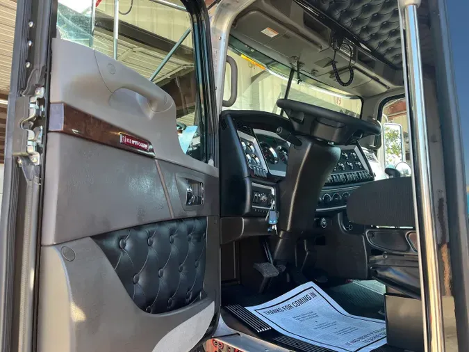 2026 Kenworth W900L58b412a54c23049bcc29a9ebeb934a43