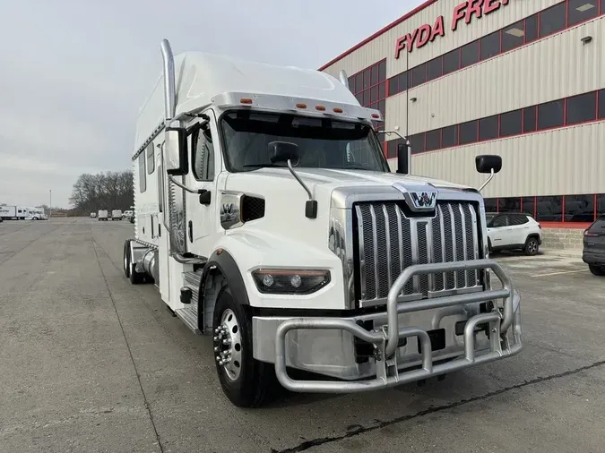 2022 Western Star 49X 72" Stratosphere High Roof