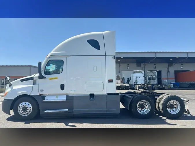 2021 Freightliner Cascadia 126