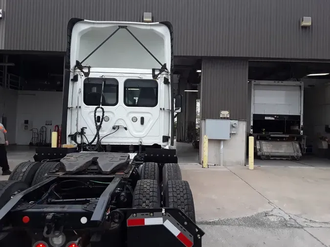 2019 FREIGHTLINER/MERCEDES CASCADIA 125