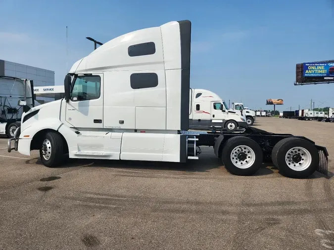 2021 VOLVO VNL64T760