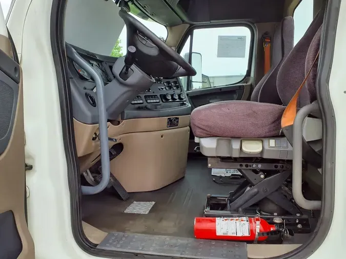 2018 FREIGHTLINER/MERCEDES CASCADIA 113