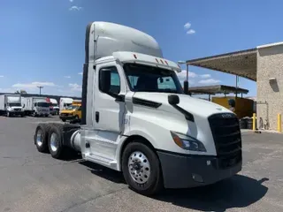 2019 FREIGHTLINER T12664ST