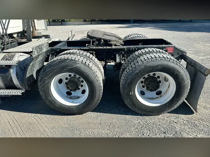 2016 Volvo VNL 740