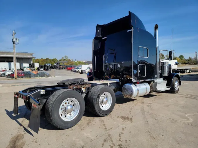 2022 Peterbilt 389