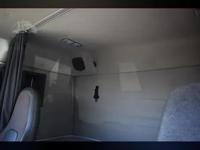2020 VOLVO VNR62T400