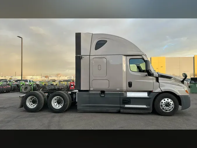 2023 Freightliner Cascadia