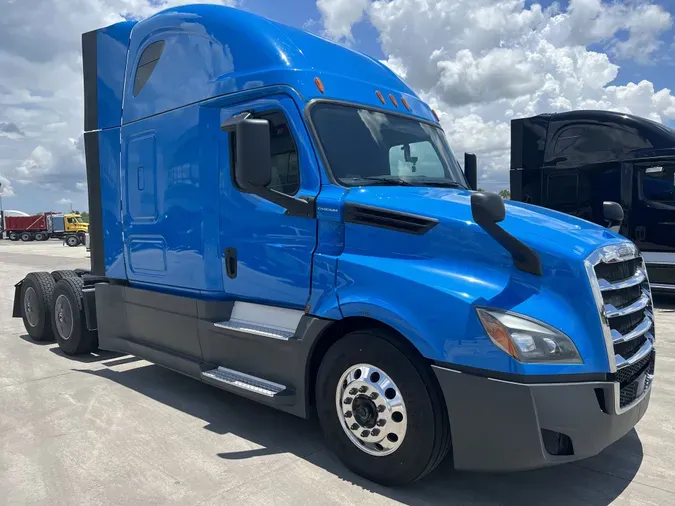 2019 Freightliner Cascadia 126