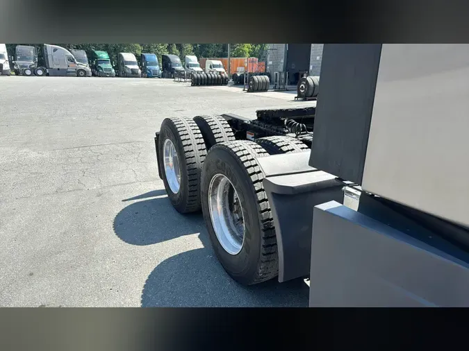 2025 Freightliner Cascadia 12658cf68602e65d659254872a23fd22f9a
