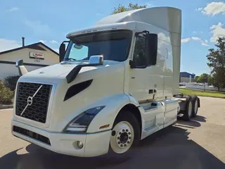 2020 VOLVO VNR64T-640