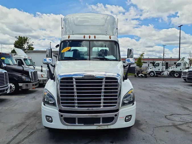 2019 FREIGHTLINER/MERCEDES CASCADIA 125