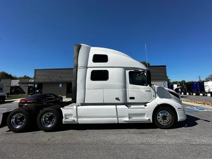 2022 Volvo VNL64T860