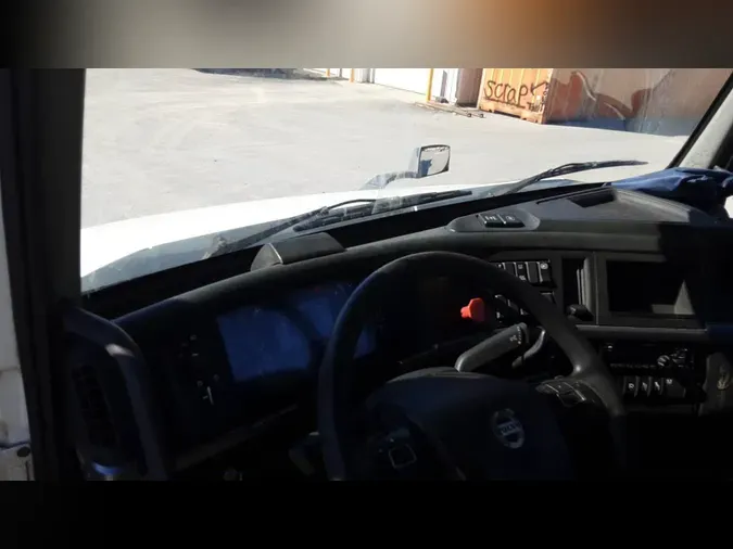 2020 Volvo VNL300