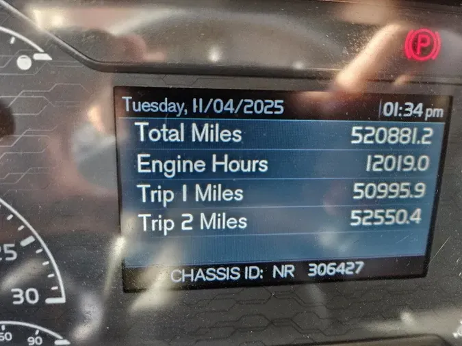 2022 VOLVO VNL64T740