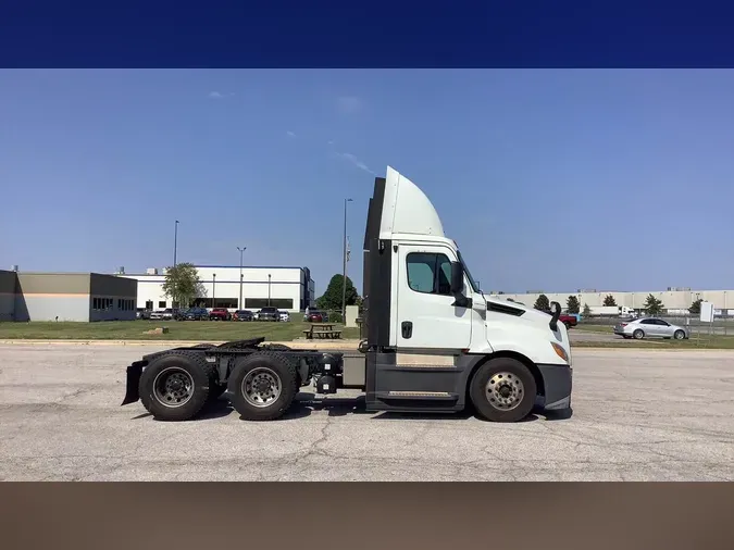 2020 Freightliner Cascadia 126