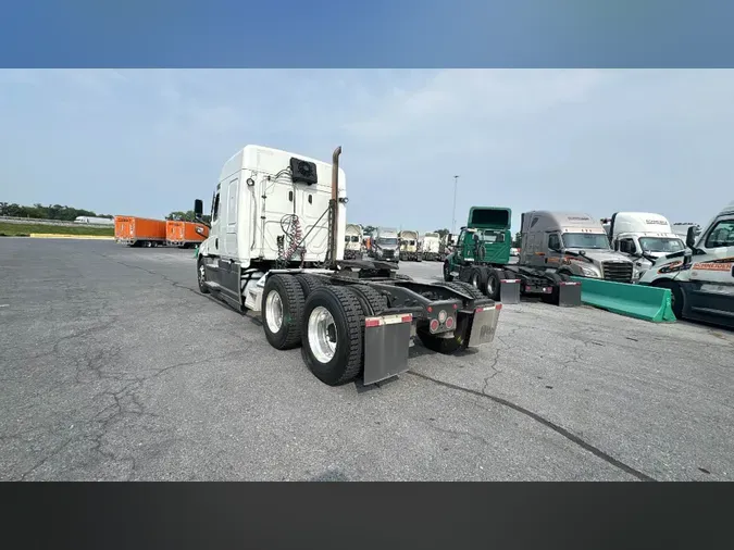 2021 Freightliner Cascadia 126