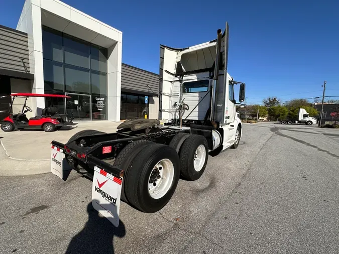 2018 Volvo VNL64T300