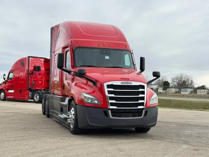 2022 FREIGHTLINER Cascadia 126