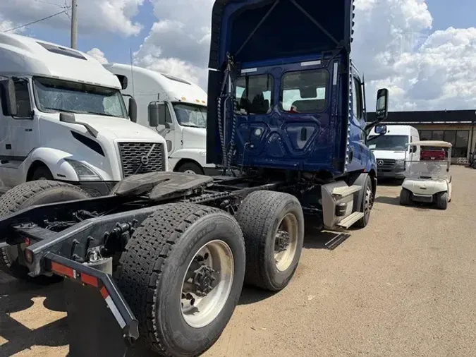 2022 FREIGHTLINER CASCADIA 11658e32c92883a1bbdc376d9575d42adae