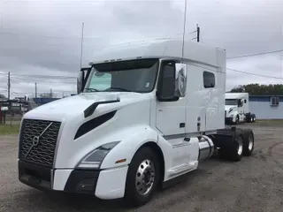 2019 VOLVO VNL740