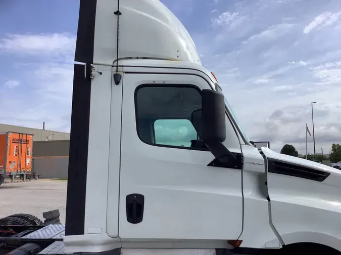 2019 Freightliner Cascadia 126