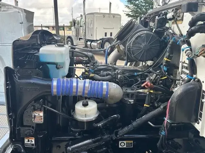 2020 Peterbilt 330