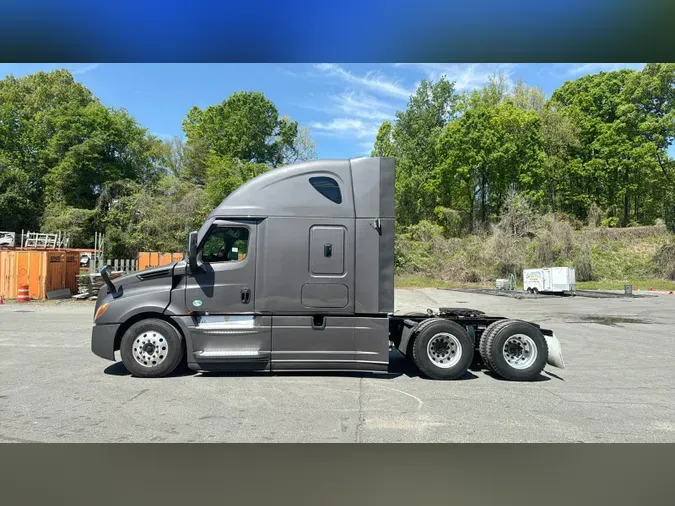 2021 Freightliner Cascadia 126