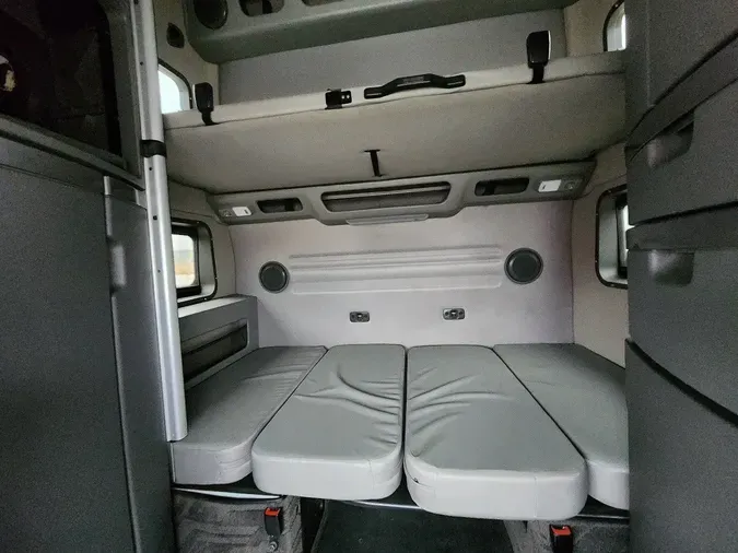 2022 VOLVO VNL64T860