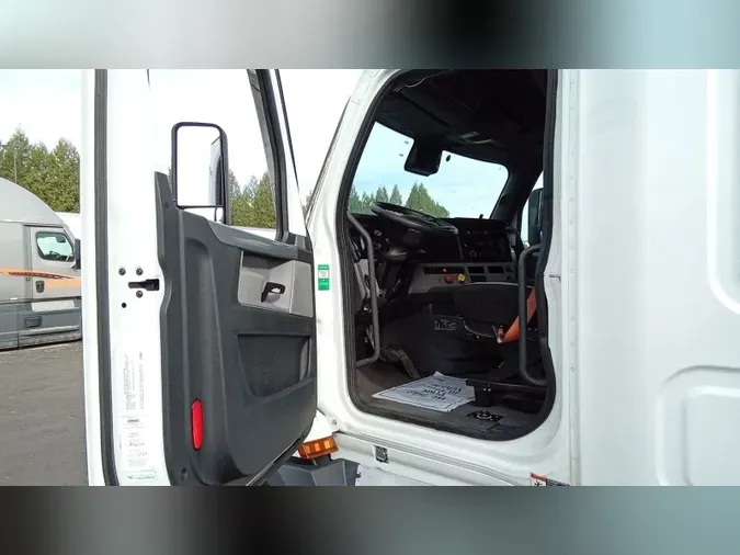 2021 Freightliner Cascadia 12658ee039941a84d6f22fda3430bcd93e4