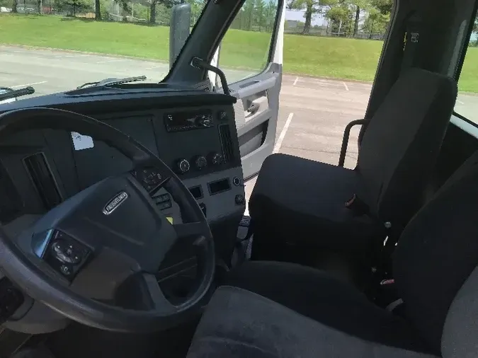 2018 Freightliner T12664ST