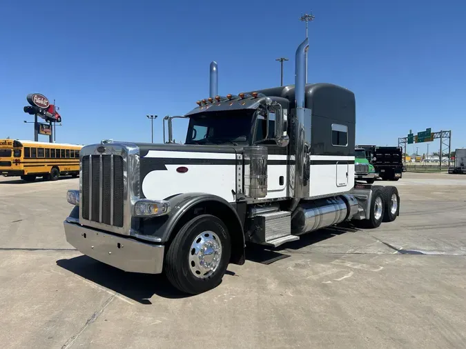 2023 Peterbilt 389