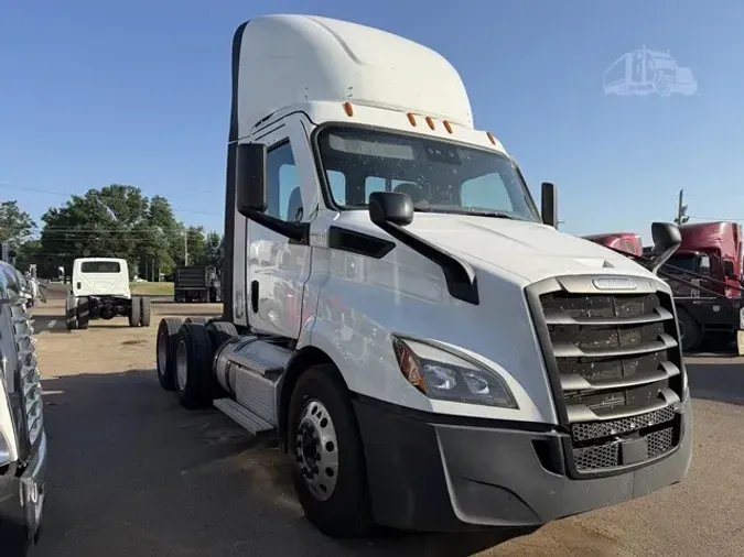 2021 FREIGHTLINER CASCADIA 116