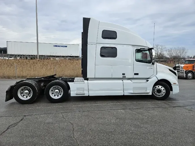 2021 VOLVO VNL64T860