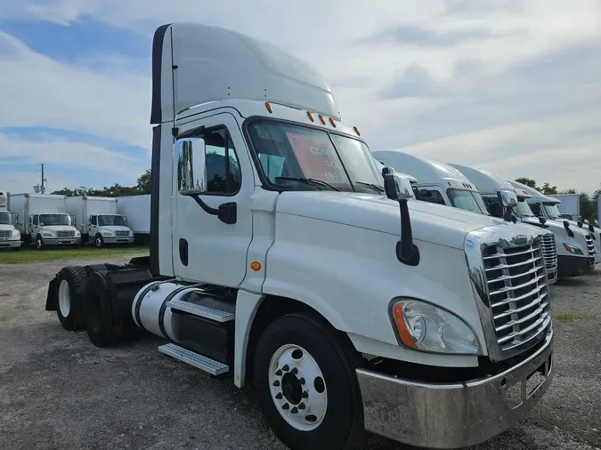 2017 FREIGHTLINER/MERCEDES CASCADIA 125