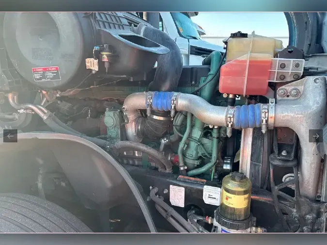 2023 VOLVO VNL64T86058fc039e57c8dc10e22c26e6bb10d74c