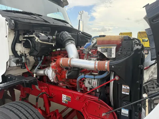 2023 Peterbilt 567