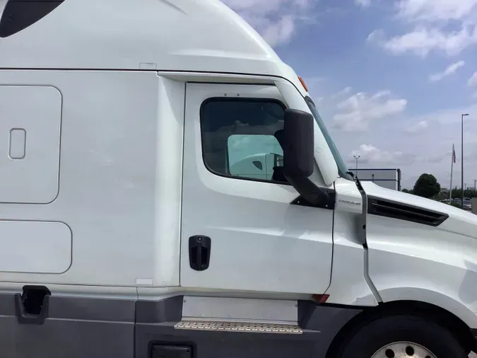 2023 Freightliner Cascadia 126