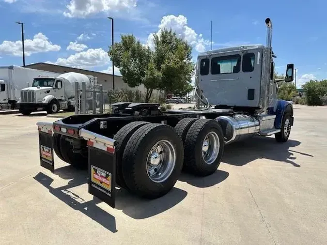 2023 Peterbilt 567