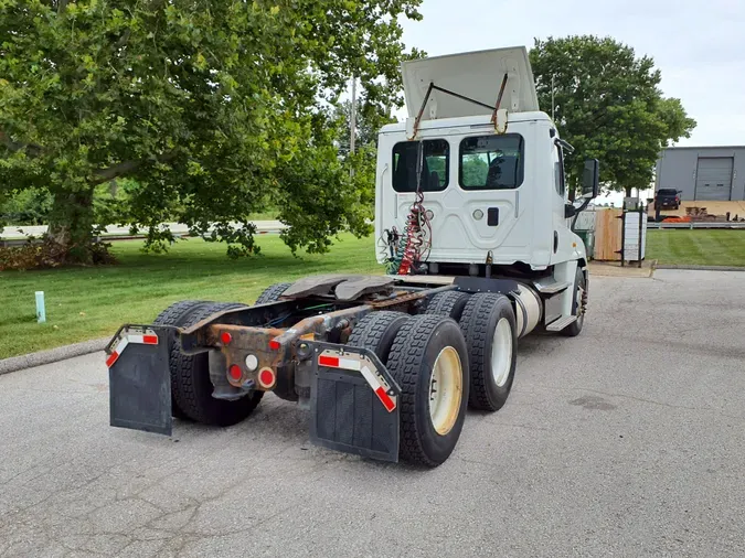 2016 FREIGHTLINER/MERCEDES CASCADIA 125