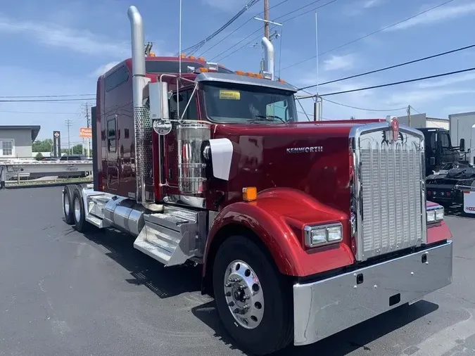 2025 Kenworth W900L