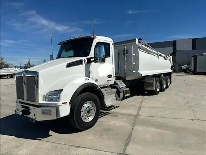 2024 Kenworth T880