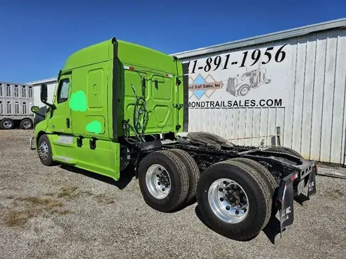 2020 FREIGHTLINER CASCADIA 126