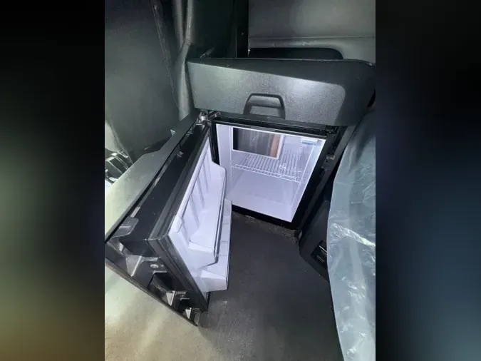 2022 FREIGHTLINER Cascadia 126