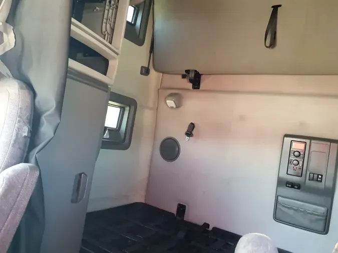 2019 VOLVO VNL64T-760