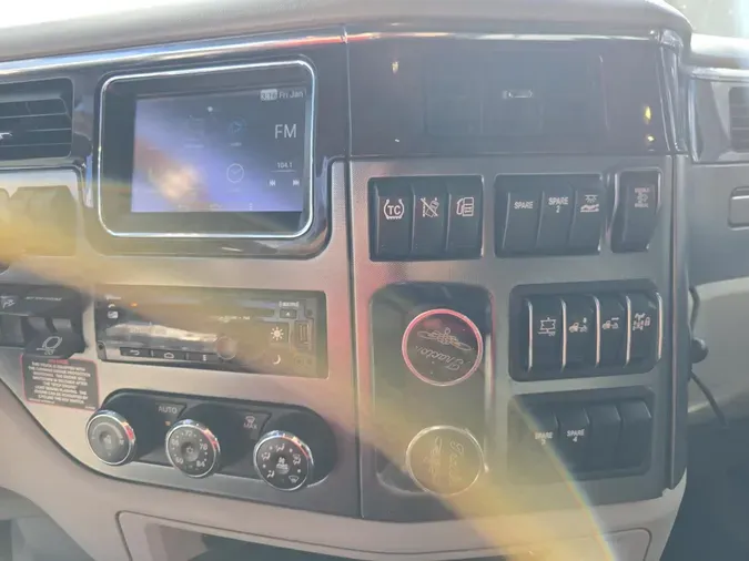 2020 Peterbilt 5795928bd93655ce13a20acb124ba528140